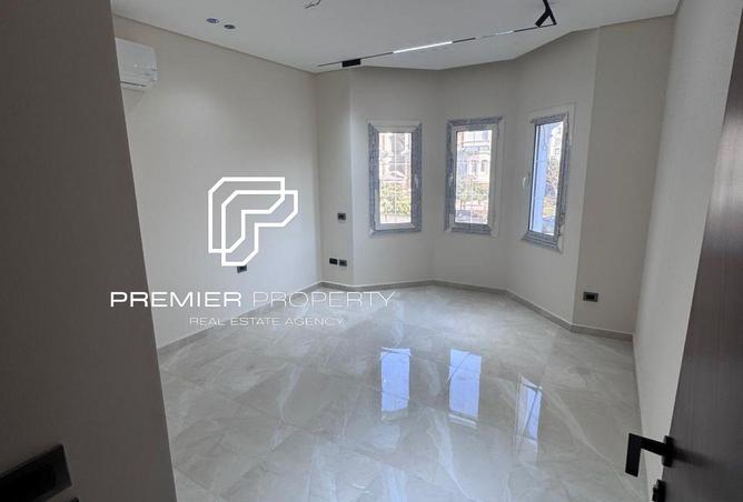 8086938 - Property Image 2