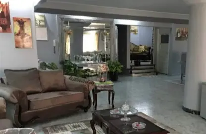 Apartment - 4 Bedrooms - 2 Bathrooms for sale in Mohammed Al Maqref St. - 6th Zone - Nasr City - Cairo