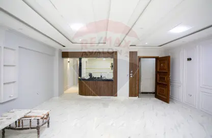 Apartment - 2 Bedrooms - 1 Bathroom for sale in Sidi Beshr - Hay Awal El Montazah - Alexandria