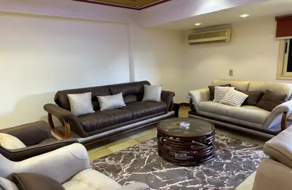 شقة - 3 غرف نوم - 3 حمامات للبيع في شارع شهاب - المهندسين - الجيزة