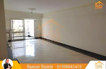 Apartment - 3 Bedrooms - 2 Bathrooms for sale in شارع مدرسة الريادة - Smouha - Hay Sharq - Alexandria