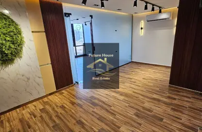 Office Space - Studio - 2 Bathrooms for rent in Rayhanah Plaza - Zahraa El Maadi - Hay El Maadi - Cairo