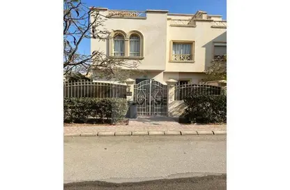 Villa - 4 Bedrooms - 4 Bathrooms for rent in Street 10 - Greens - 6th District - Sheikh Zayed City - Giza