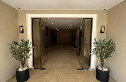 Villa - 3 Bedrooms - 3 Bathrooms for sale in Village West - Sheikh Zayed Compounds - Sheikh Zayed City - Giza