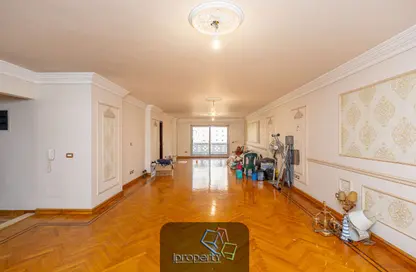Apartment - 3 Bedrooms - 3 Bathrooms for sale in Mostafa Fahmy St. - Glim - Hay Sharq - Alexandria