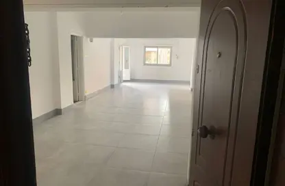 Apartment - 3 Bedrooms - 2 Bathrooms for rent in Fareed Semeika St. - El Hegaz Square - El Nozha - Cairo