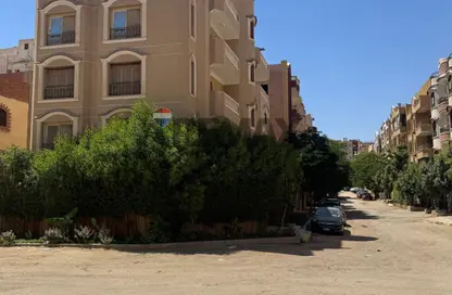 بناية كاملة - 8 غرف نوم - 8 حمامات للبيع في المجاورة F - الحي التاسع - مدينة 6 أكتوبر - الجيزة