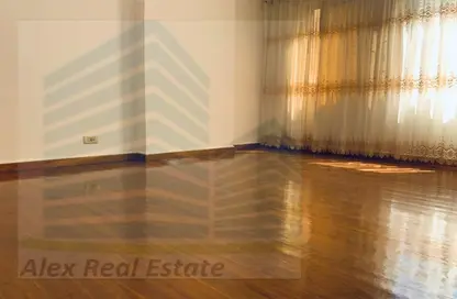 Apartment - 3 Bedrooms - 2 Bathrooms for rent in Ahmed Shawky St. - Sidi Gaber - Hay Sharq - Alexandria