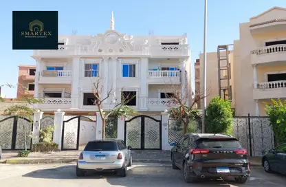 Apartment - 3 Bedrooms - 3 Bathrooms for sale in 2nd District East - Shorouk City - Cairo