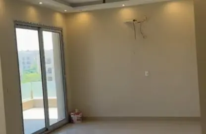 شقة - 2 غرف نوم - 2 حمامات للبيع في فيلدج جيت - المستثمرين الجنوبية - مدينة القاهرة الجديدة - القاهرة