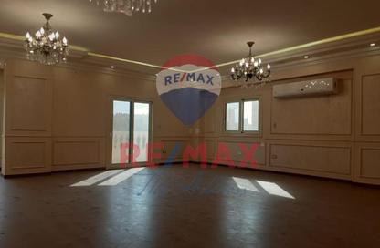 Apartment - 3 Bedrooms - 3 Bathrooms for sale in Ganoob El Acadimia - New Cairo City - Cairo