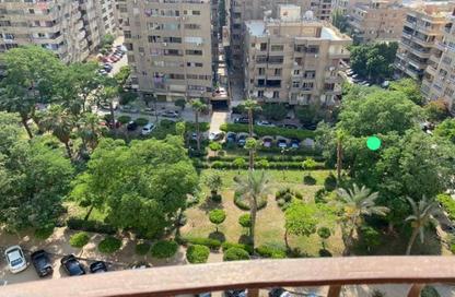 Apartment - 4 Bedrooms - 3 Bathrooms for sale in Mohammed Al Maqref St. - 6th Zone - Nasr City - Cairo