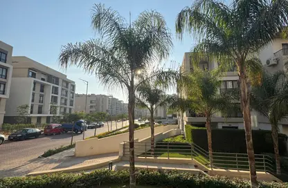 Apartment - 2 Bedrooms - 2 Bathrooms for sale in Fifth Square - The 5th Settlement - New Cairo City - Cairo