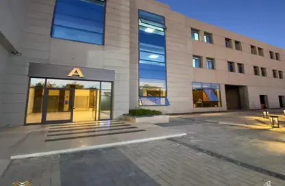 عيادة - استوديو - 1 حمام للايجار في مول ويست بارك - محور 26 يوليو - مدينة 6 أكتوبر - الجيزة