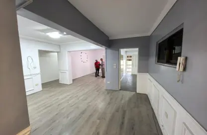Office Space - Studio - 2 Bathrooms for rent in Hassan Ma'moon St. - 6th Zone - Nasr City - Cairo