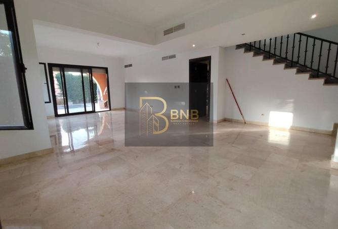 8221330 - Property Image 3