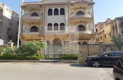 Apartment - 3 Bedrooms - 3 Bathrooms for sale in The 1st Settlement - New Cairo City - Cairo