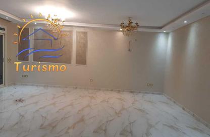 Townhouse - 6 Bedrooms - 5 Bathrooms for sale in Al Shorouk 2000 - El Shorouk Compounds - Shorouk City - Cairo