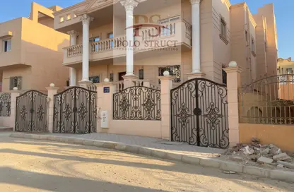 Villa - 7+ Bedrooms - 7+ Bathrooms for sale in Palm Villa - Al Wahat Road - 6 October City - Giza