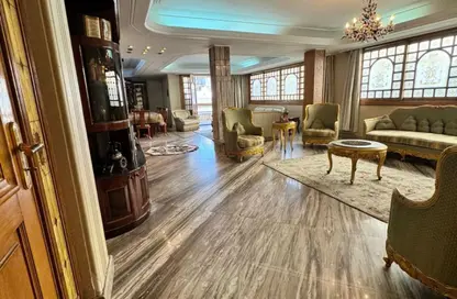 فيلا - 4 غرف نوم - 2 حمامات للبيع في شارع النزهه - ارض الجولف - مصر الجديدة - القاهرة