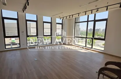 Office Space - Studio - 2 Bathrooms for rent in District 5 - 5th Settlement Compounds - The 5th Settlement - New Cairo City - Cairo