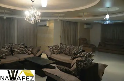 Apartment - 3 Bedrooms - 2 Bathrooms for rent in Al Tayaran St. - Al Sharekat - Nasr City - Cairo