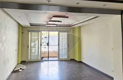 Apartment - 2 Bedrooms - 2 Bathrooms for sale in Smouha - Hay Sharq - Alexandria