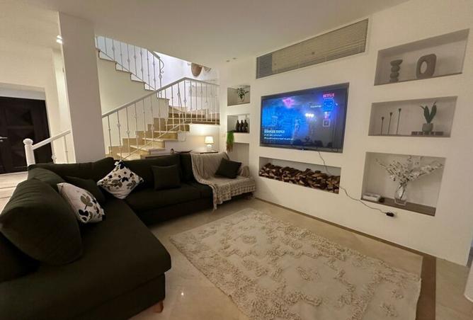 8250304 - Property Image 3