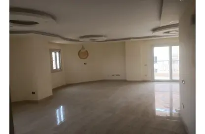 Apartment - 3 Bedrooms - 3 Bathrooms for rent in Al Horeya St. - Almazah - Heliopolis - Masr El Gedida - Cairo