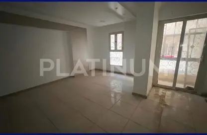 شقة - 3 غرف نوم - 1 حمام للايجار في شارع محمد صالح ابو يوسف - سابا باشا - حي شرق - الاسكندرية