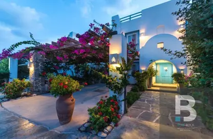 Chalet - 2 Bedrooms - 2 Bathrooms for sale in Mountain View - Ras Al Hekma - North Coast