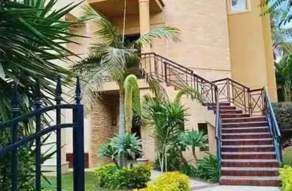 فيلا - 7 غرف نوم - 5 حمامات للبيع في كليوباترا بالاس - الحي الخامس - مدينة الشروق - القاهرة