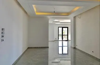 شقة - 3 غرف نوم - 3 حمامات للبيع في ذا كورت ياردز - كمبوندات الشيخ زايد - الشيخ زايد - الجيزة