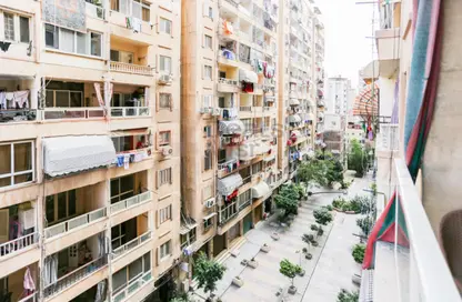 Apartment - 2 Bedrooms - 1 Bathroom for sale in Zezenia - Hay Sharq - Alexandria