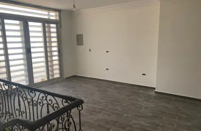 دوبلكس - 4 غرف نوم - 3 حمامات للبيع في شارع الجزيرة - المستثمرين الجنوبية - مدينة القاهرة الجديدة - القاهرة