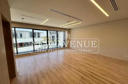 مساحات مكتبية - استوديو - 1 حمام للايجار في يو فينوس - التجمع الاول - مدينة القاهرة الجديدة - القاهرة