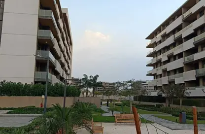شقة - 2 غرف نوم - 2 حمامات للبيع في كمبوند البروج - كمبوندات الشروق - مدينة الشروق - القاهرة