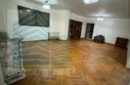 Apartment - 5 Bedrooms - 2 Bathrooms for rent in Port Said St. - Sporting - Hay Sharq - Alexandria