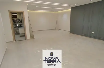 شقة - 4 غرف نوم - 3 حمامات للبيع في الحي الثامن - الشيخ زايد - الجيزة