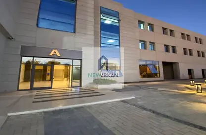 عيادة - استوديو للايجار في مول ويست بارك - محور 26 يوليو - مدينة 6 أكتوبر - الجيزة