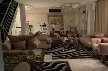 دوبلكس - 4 غرف نوم - 3 حمامات للبيع في شارع 11 - الحي الحادي عشر - مدينة 6 أكتوبر - الجيزة