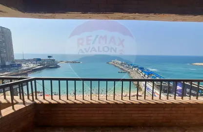 شقة - 3 غرف نوم - 2 حمامات للبيع في جليم - حي شرق - الاسكندرية