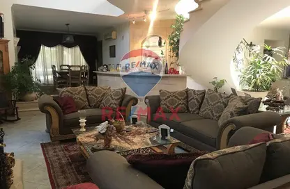 فيلا - 5 غرف نوم - 3 حمامات للبيع في مدينة الشروق - القاهرة