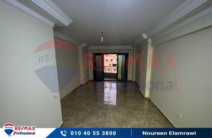 Apartment - 3 Bedrooms - 3 Bathrooms for sale in Al Geish Road - Laurent - Hay Sharq - Alexandria