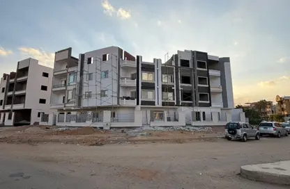 شقة - 3 غرف نوم - 2 حمامات للبيع في المجاورة الاولي - الحي الثاني شرق - مدينة الشروق - القاهرة