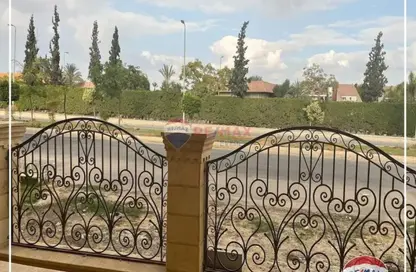 بناية كاملة - 8 غرف نوم - 8 حمامات للبيع في الحي الثالث عشر - الشيخ زايد - الجيزة