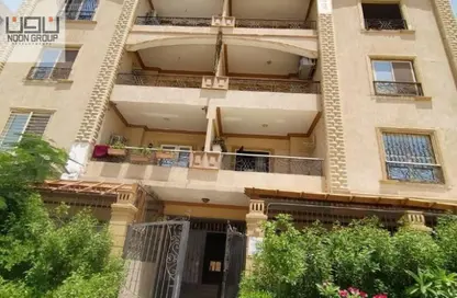 شقة - 3 غرف نوم - 3 حمامات للبيع في المجاورة الاولي - المنطقة الثالثة - مدينة الشروق - القاهرة