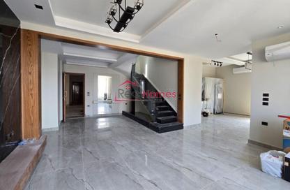 Apartment - 2 Bedrooms - 3 Bathrooms for rent in Shagaret Al Dor St. - Zamalek - Cairo