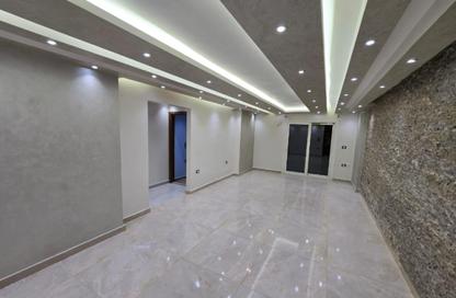 Apartment - 3 Bedrooms - 2 Bathrooms for rent in Zahraa El Maadi - Hay El Maadi - Cairo