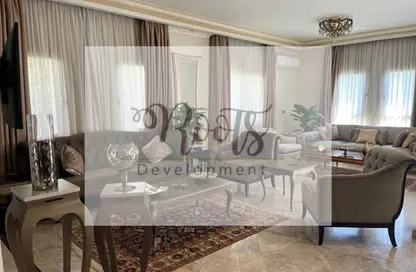 Villa - 5 Bedrooms - 3 Bathrooms for sale in Street 10 - Greens - 6th District - Sheikh Zayed City - Giza